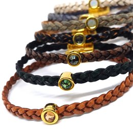 Bracciale corto in pelle intrecciata placcato oro 24 carati