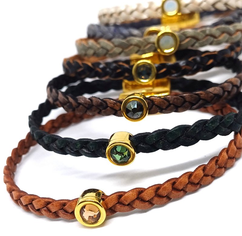 Bracciale corto in pelle intrecciata placcato oro 24 carati