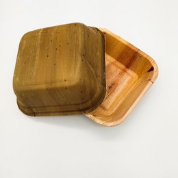 Set of 4 wooden burger boxes, ideal for parties and events. Sturdy construction with a natural wood finish.