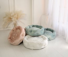 Aksamitne legowisko dla psa MARSHMALLOW z efektem marmuru