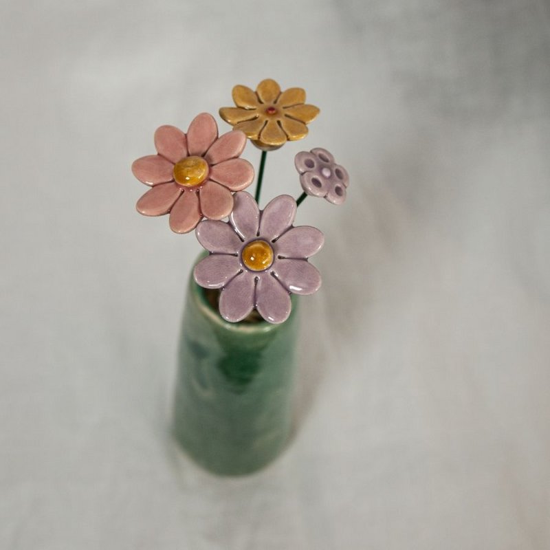 Klein attentieboeketje bloemen