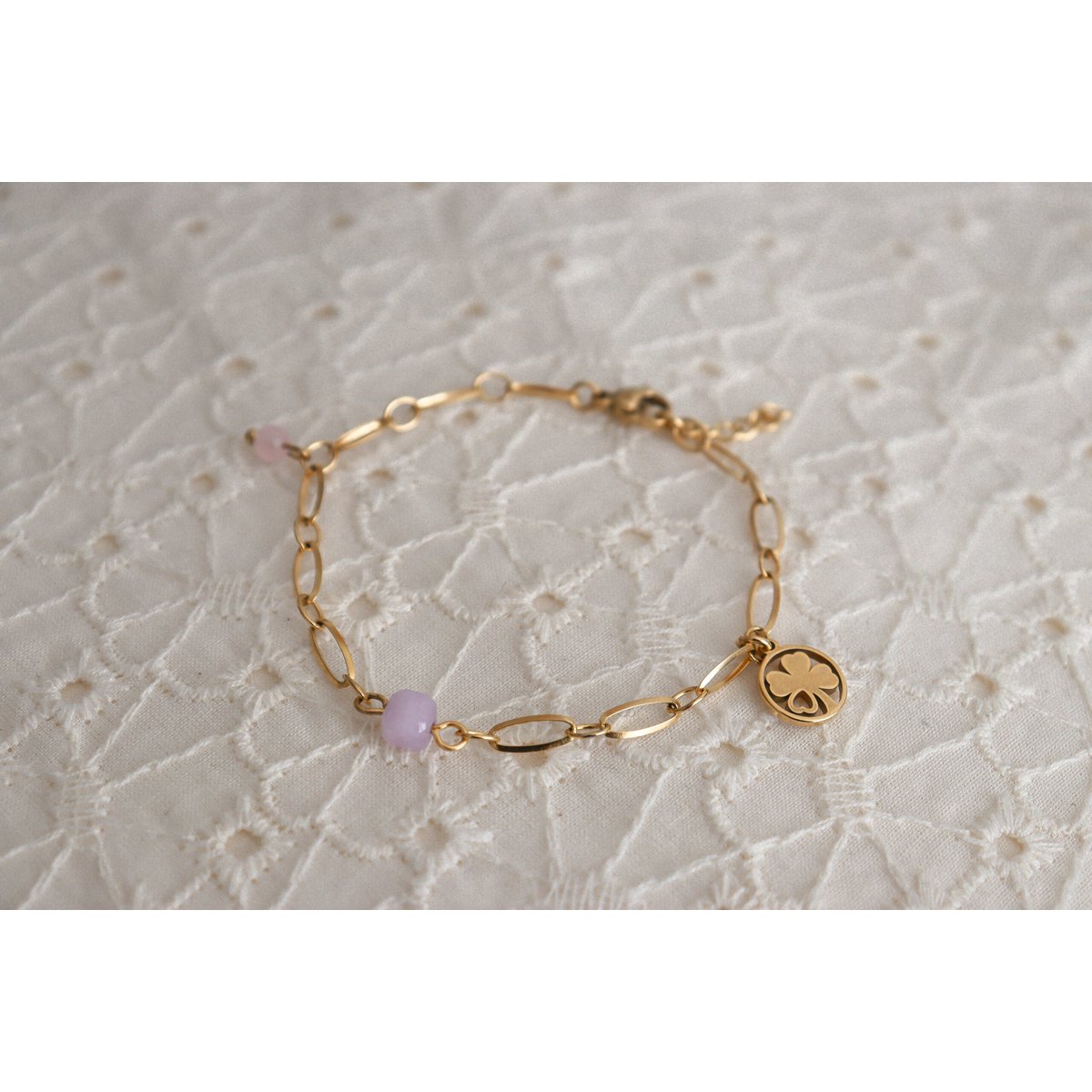 Pulsera de calcedonia, cuarzo rosa y trébol de cuatro hojas - Oro