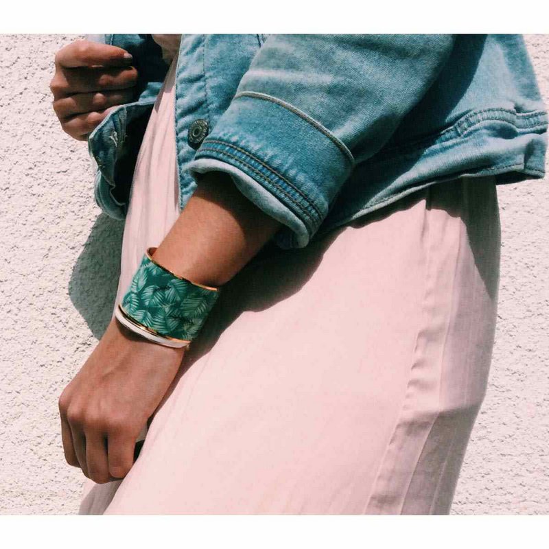 Mehrfarbiger Emaille Manschettenarmband Goldenes Finish