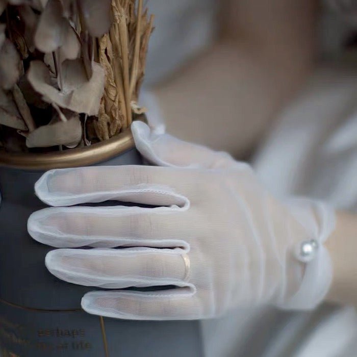 Gants de mariée avec bordures en perles et dentelle