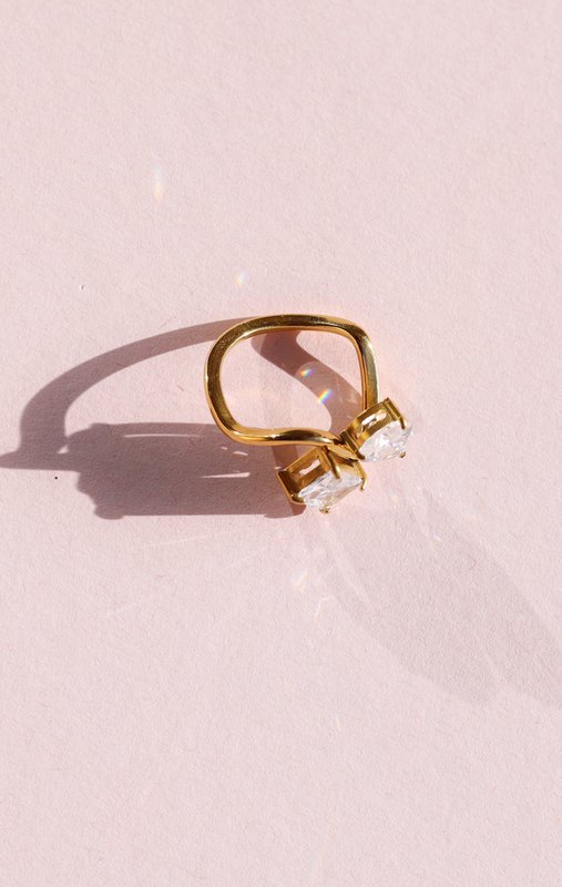 Pierina - Pæreformet forlovelsesring guld