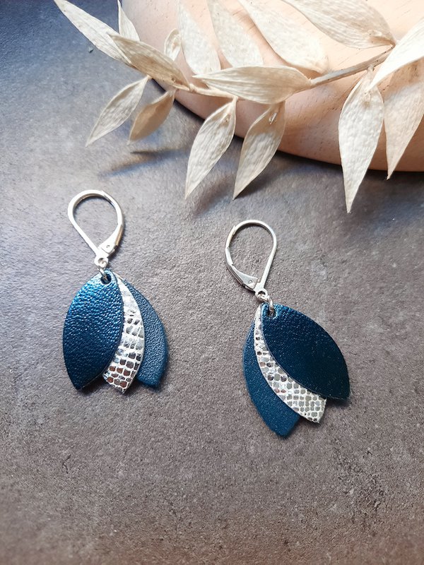 LES CHOUCHOUS petrol blue short earrings