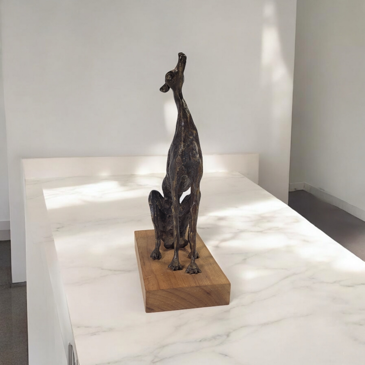 Skulpture de bronce "Legvrer" (2024) Windhat Greyhound por Bourima | Uniiat