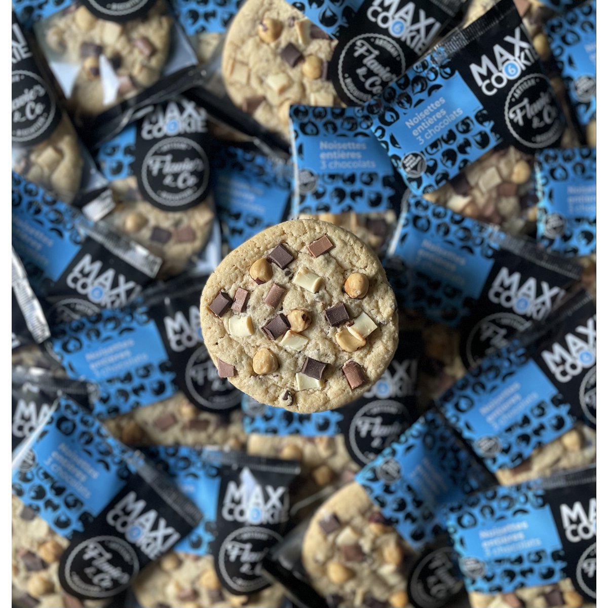Maxi Cookie noisettes entières - 3 chocolats
