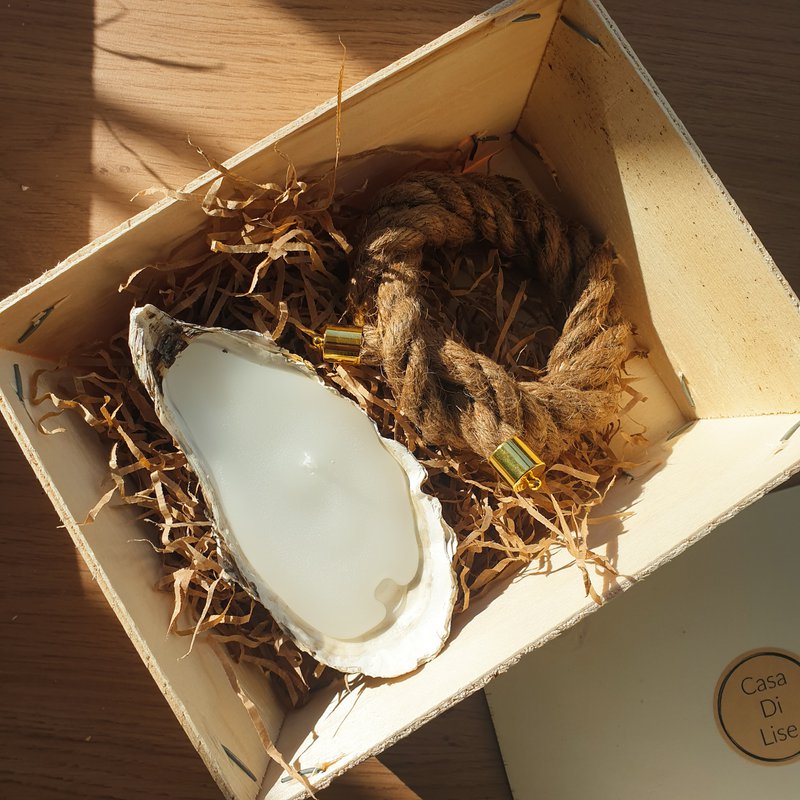 Oyster candle with oyster rope in gift box