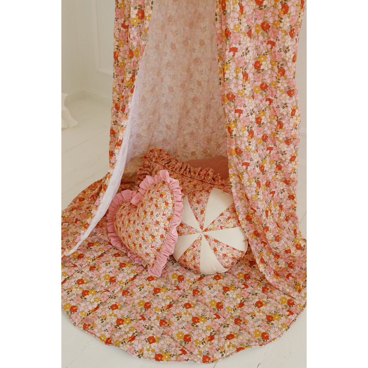 Cuscino Cuore double face con volant “giardino rosa”