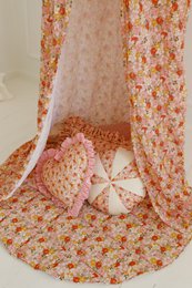 Cuscino Cuore double face con volant “giardino rosa”