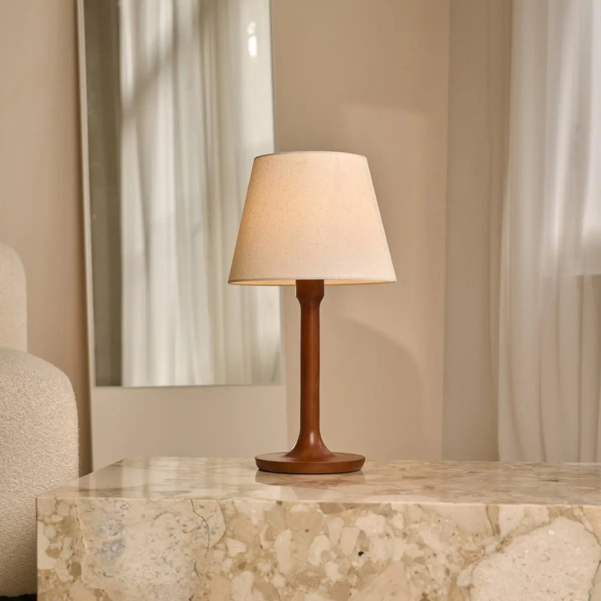 Lámpara Nova de madera marrón castaño