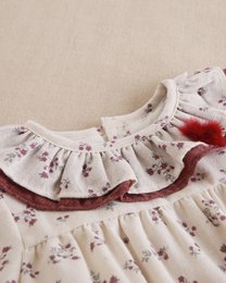 Rompertje met bloemenprint voor babymeisjes met pompondetail P72-11604042