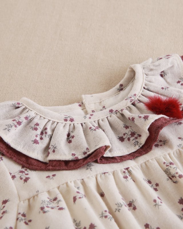 Rompertje met bloemenprint voor babymeisjes met pompondetail P72-11604042