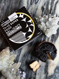 Cheese the Queen "Black Garlic" Aged Delikatesse aus fermentierten Cashewkernen