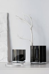 Neue moderne Designvase, inspiriert von CORAL und Aalto, COR13 grau