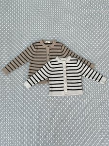 Strickjacke mit melierten Streifen