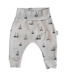 Baby pants with sailing boat print, available in sizes 74, 68, 62, and 50. Soft, comfortable cotton material.