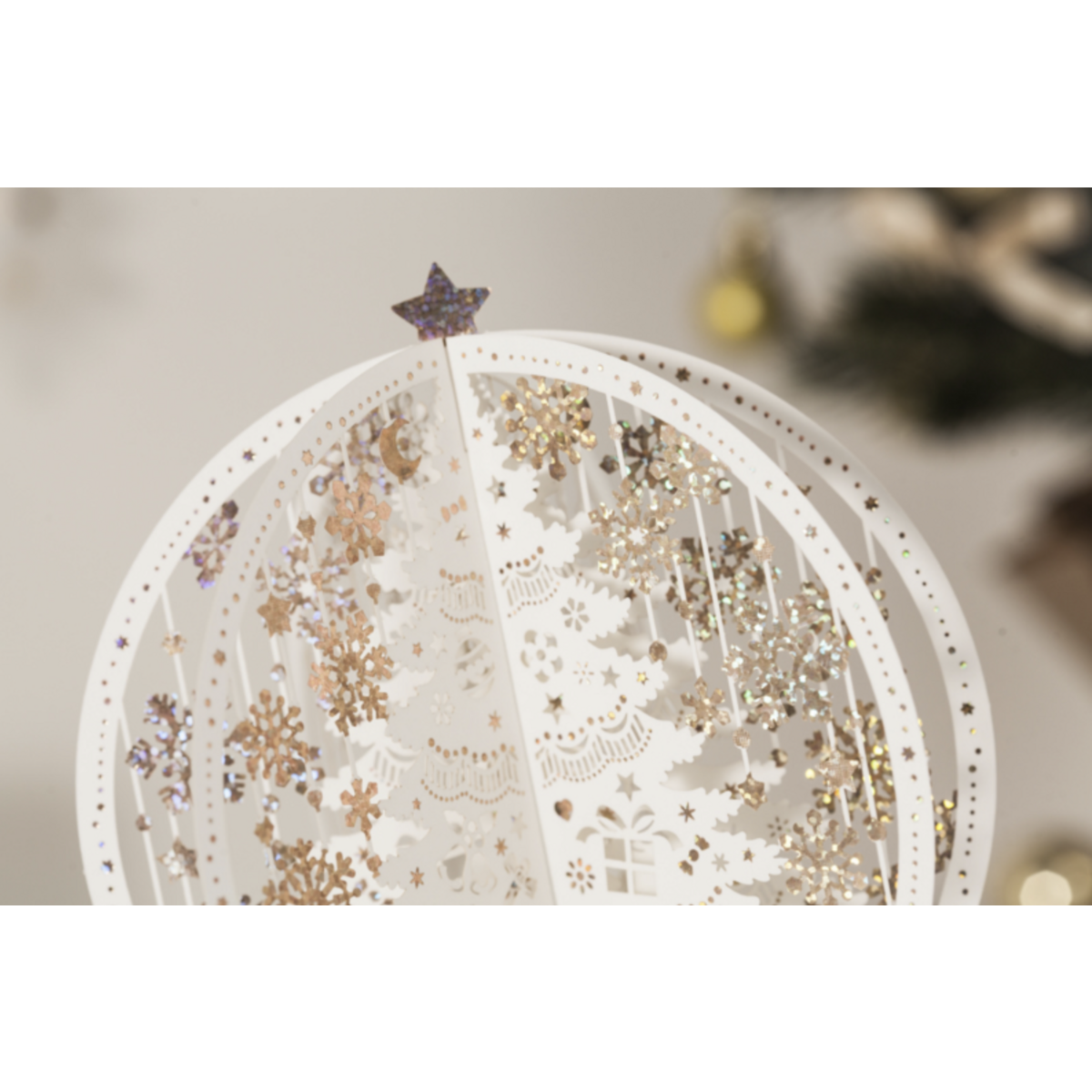 Cartolina di Natale pop-up 3D con alberi di Natale bianchi e stelle di Natale dorate con pannello dei messaggi