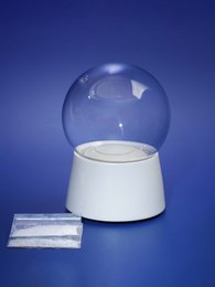 Clear glass snow globe kit, 10 cm diameter, with white base to assemble yourself.