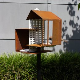 Tweet House - Bird Feed House on Pole - Cortenstaal