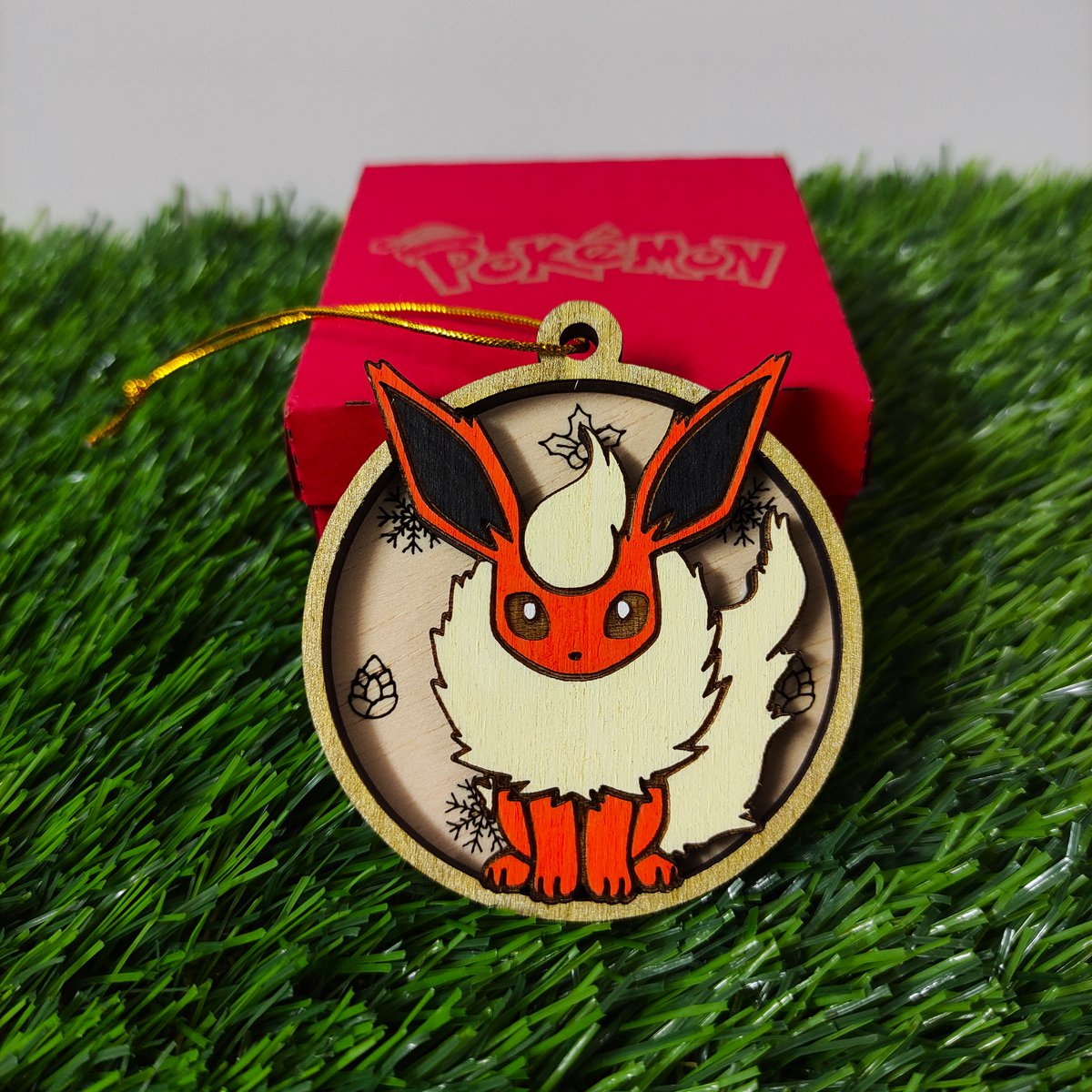 Set aus 9 hölzernen Pokémon-Weihnachtsornamenten, Evoli, buntes Geek-Geschenk, Weihnachtsbaumschmuck, Heimdekoration, umweltfreundliche Weihnachtsdekoration