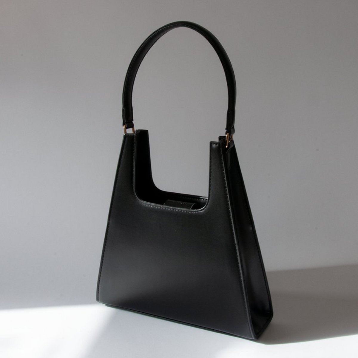Jiyo Black Bag
