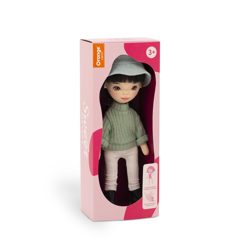Weiches Spielzeug, süße Schwestern - Lilu in einem grünen Pullover + Bonuszubehör (35 cm)