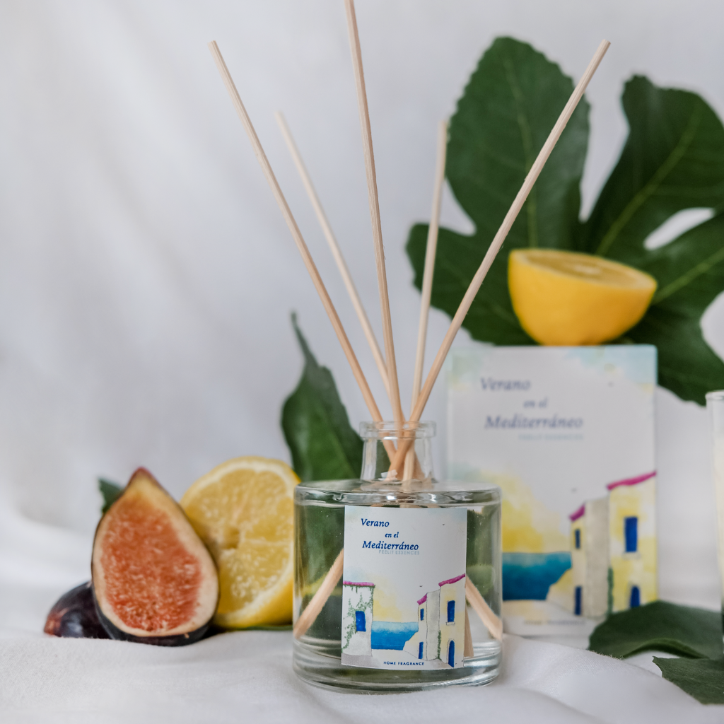 Verspreider van riet. Zomer in de mediterrane collectie. Vijgen- en citroengeur.