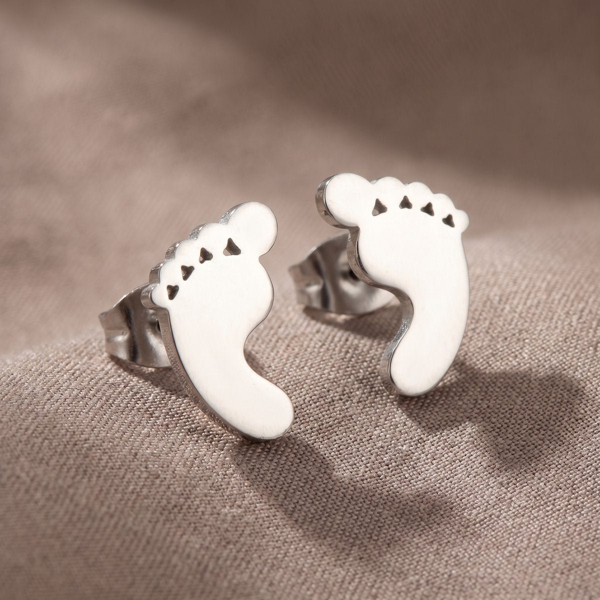 Bebe - Pendientes con forma de pies de bebé para mujer