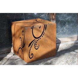 Metal cubes with ornamental designs, available in 3 sizes, suitable for garden decoration.

The metal cubes feature ornamental designs in a warm, earthy color palette. They come in 3 different sizes, making them versatile for various garden decor needs. The cubes have a rustic, natural aesthetic that would complement a variety of outdoor settings.