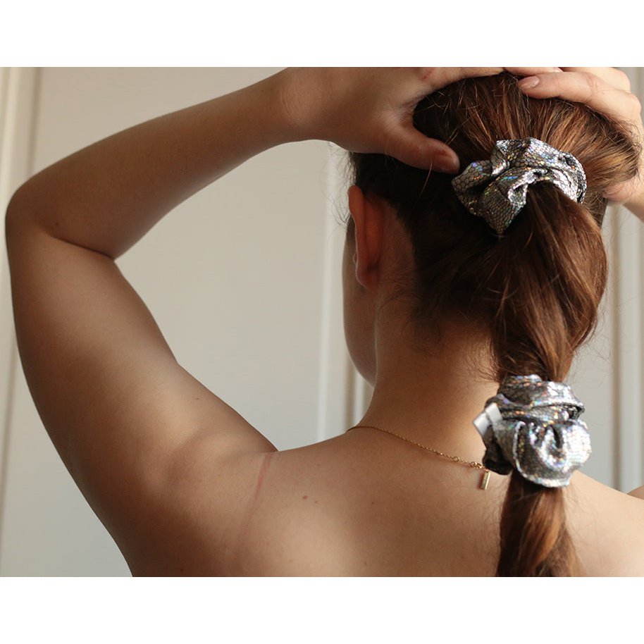 Scrunchie ze srebrną jaszczurką