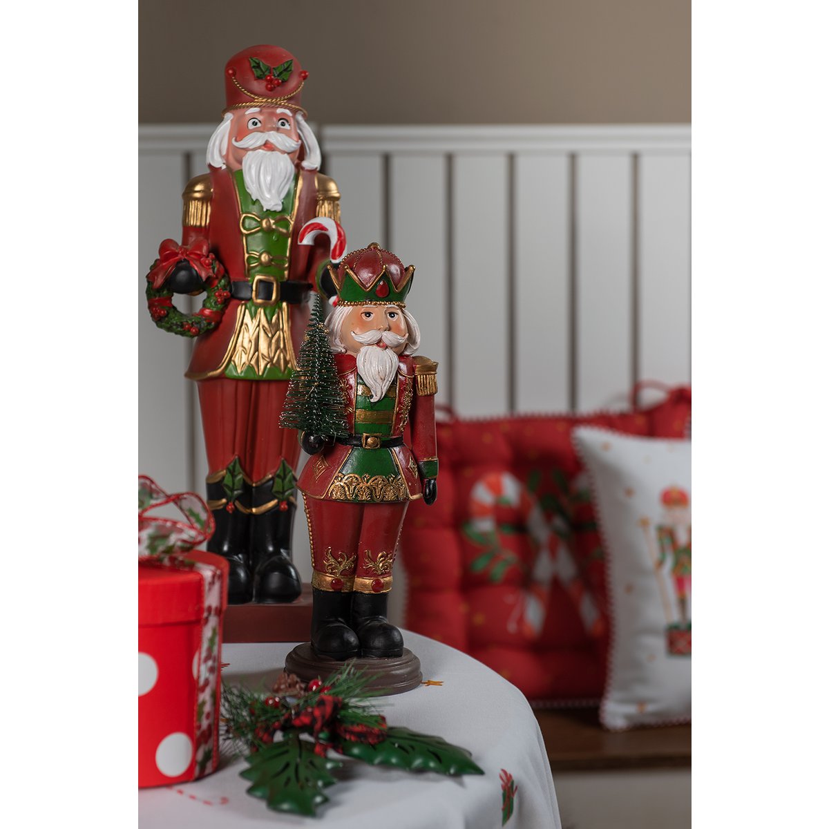 Image nutcracker 13x10x32 cm Red plastic Christmas decoration