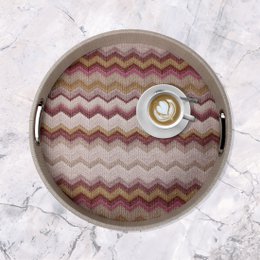 Plateau rond rose à motif zigzag avec poignées en acier inoxydable