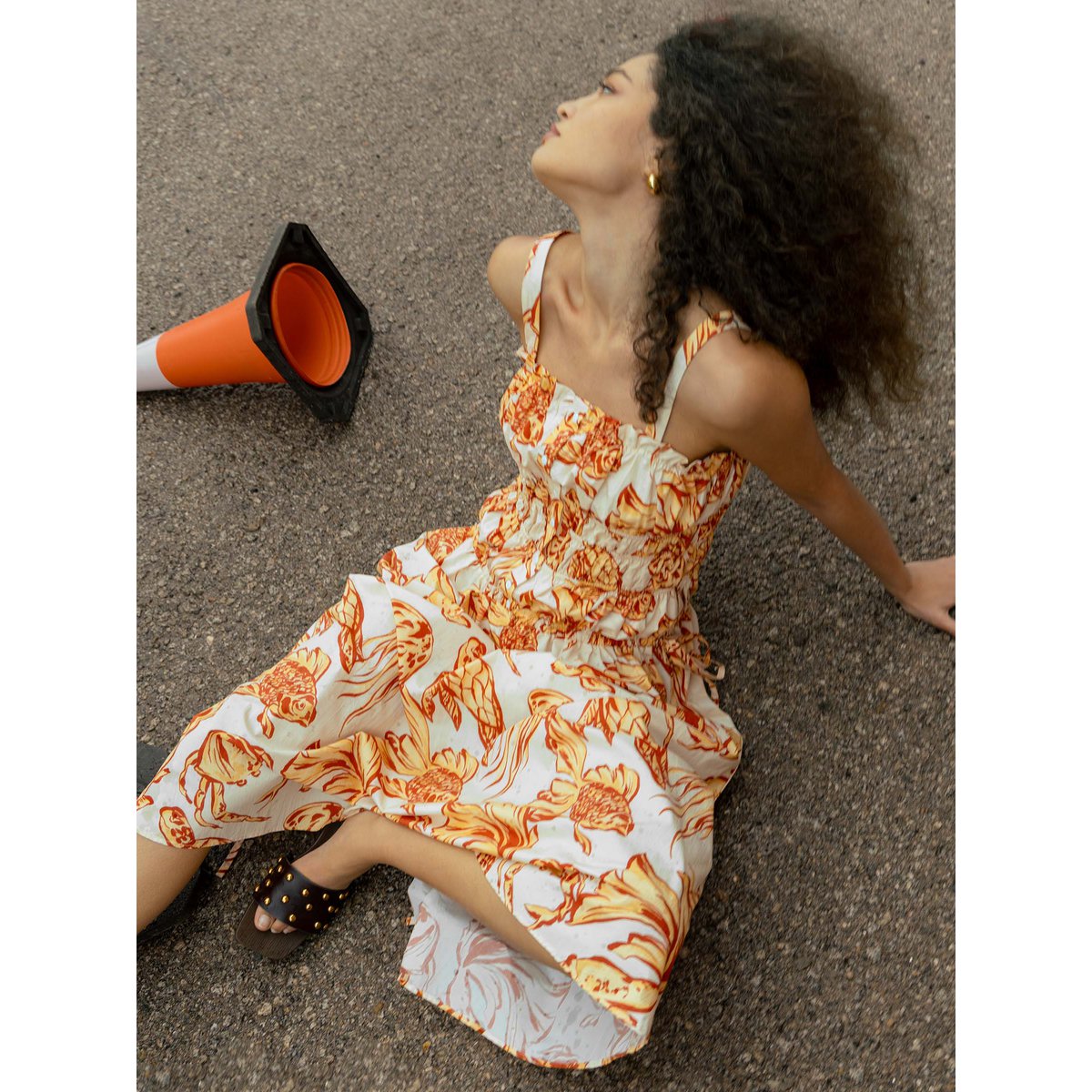 Kleid mit Wilde-Ozean-inspiriertem Print