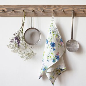 Witte bloemen linnen keukenhanddoek