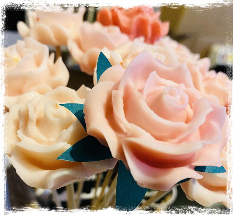 BOUQUET 5 ROSES IN FONDANT