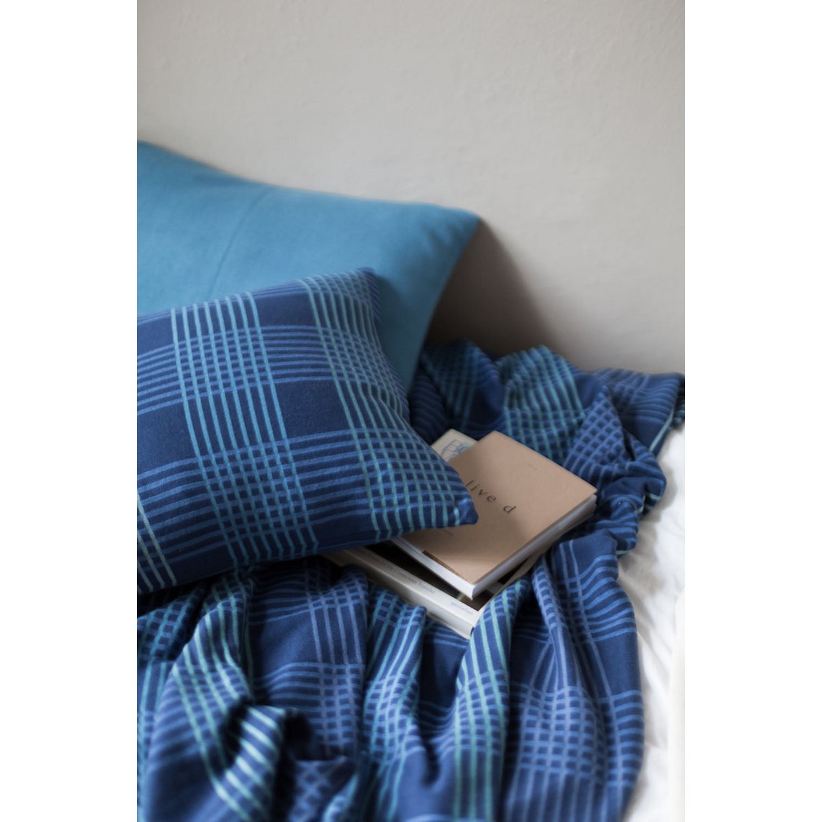 Ruth Blue Jacquard Throw – Soft Brushed Cotton
