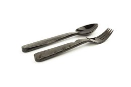 Petits couverts plats en corne noire brute