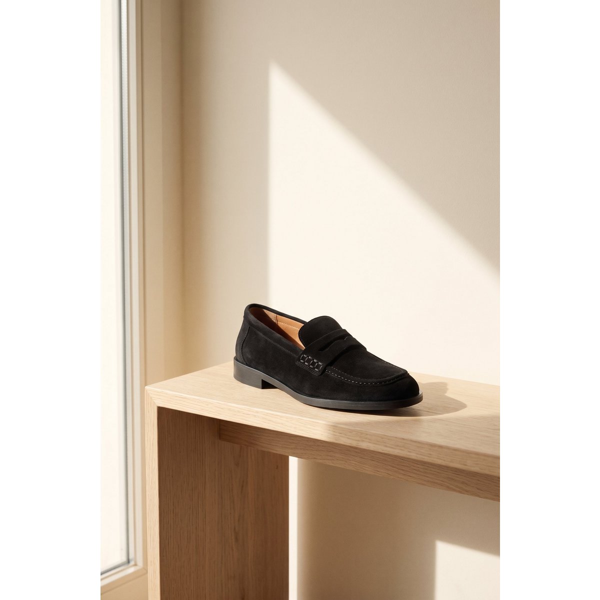 EMILIA BLACK – Penny-Loafer aus Wildleder VORBESTELLUNG