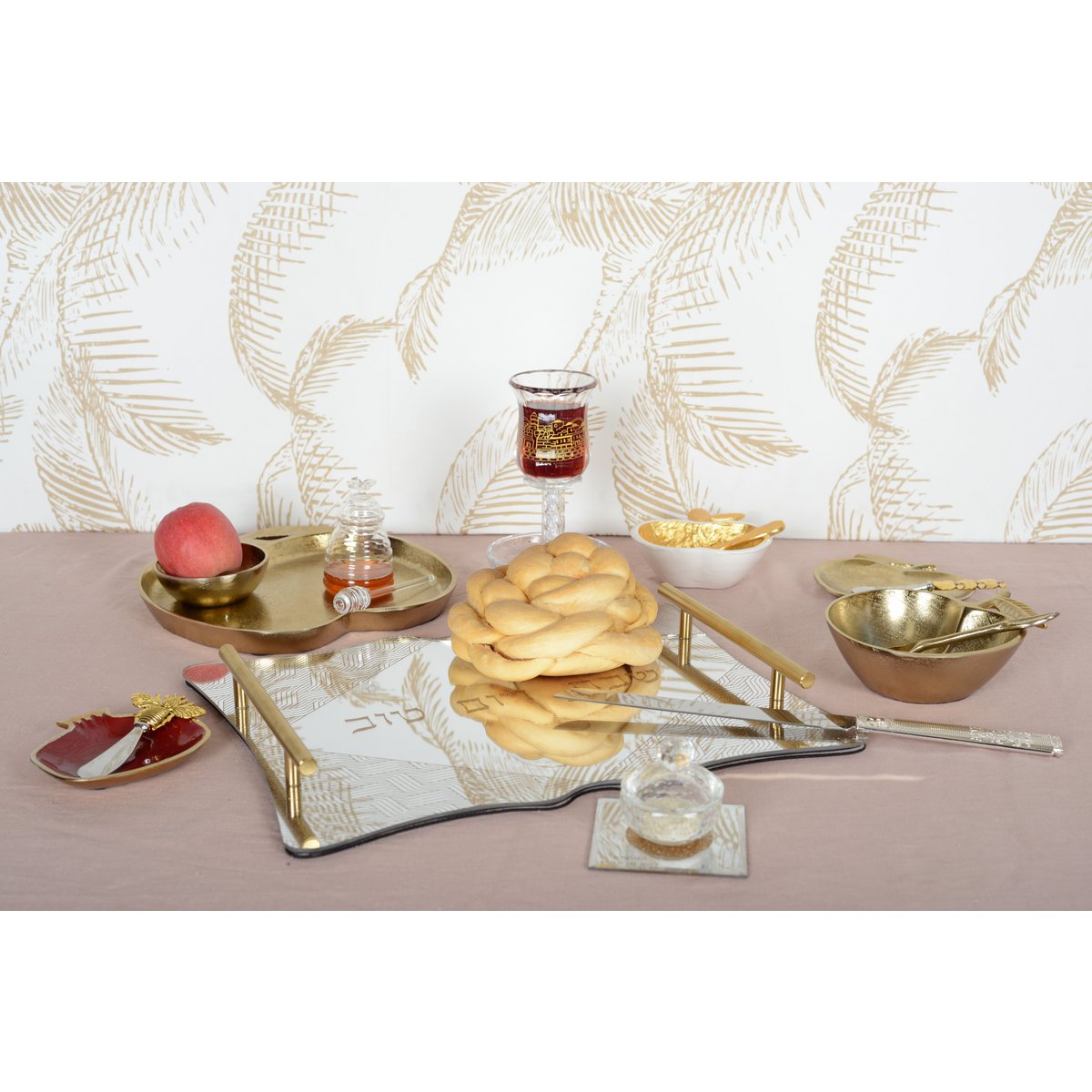Apple golden cup with small spoon 18x13.5x5cm