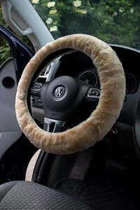 Auto-Lenkradbezug aus Lammfell – 4 Farben
