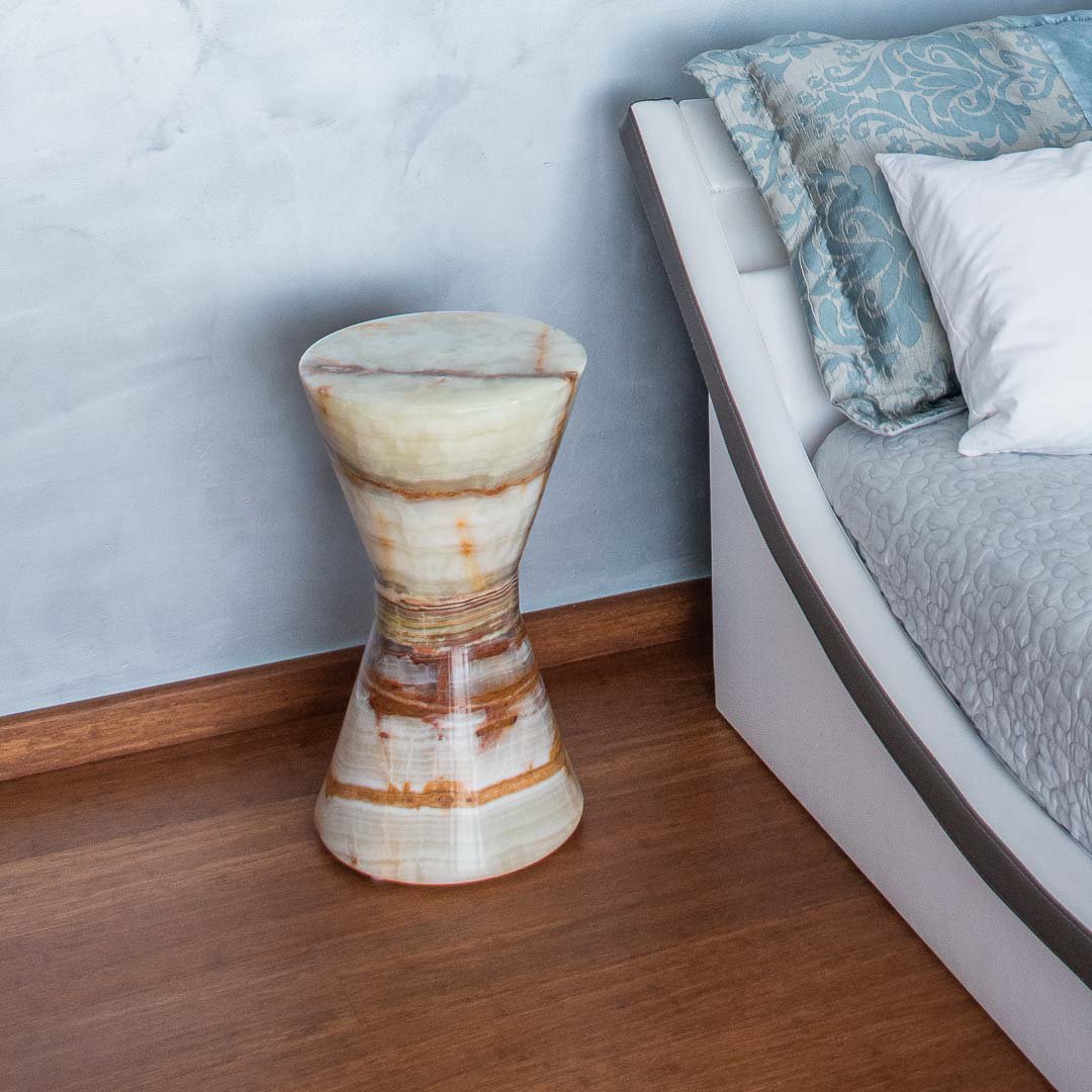 Mesa decorativa contemporánea en ónix blanco