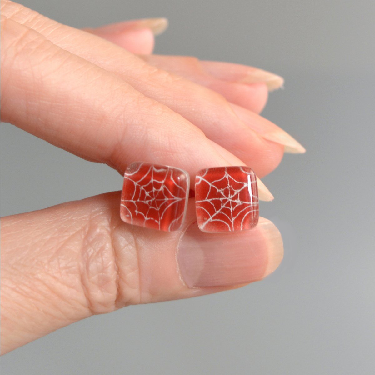 Lindos pendientes de tela de araña, color rojo, tachuelas de vidrio y plata de primera ley