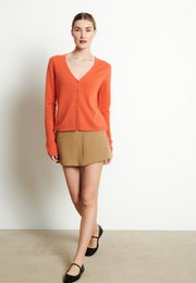 LILLY 7 Tangerine monteret cardigan i kashmir med V-hals