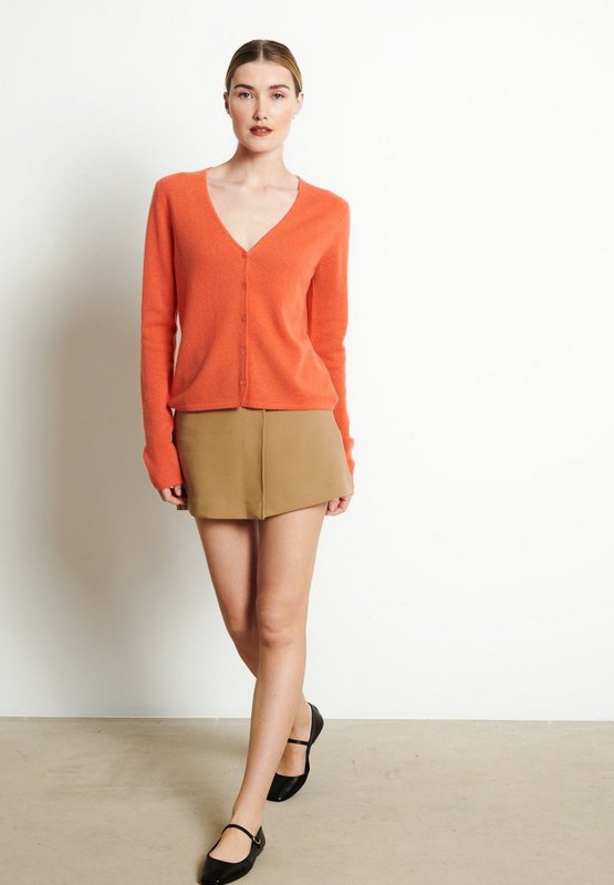 LILLY 7 Tangerine monteret cardigan i kashmir med V-hals