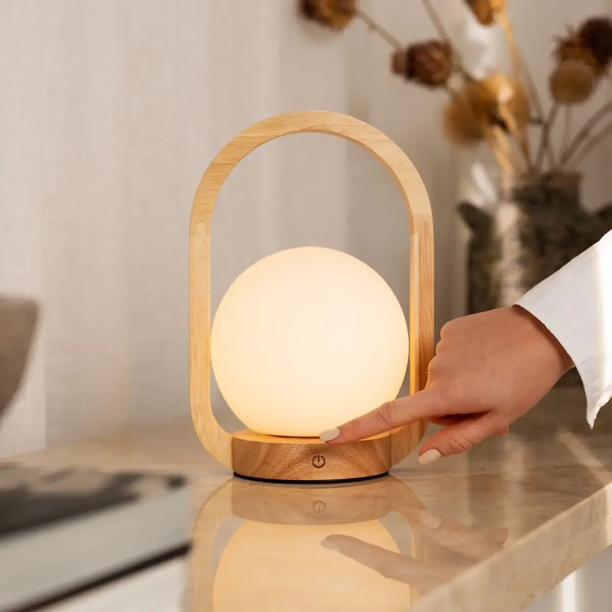 Lampada ricaricabile in legno Skye marrone chiaro