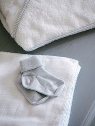 Muslin med hæklet piping - Lyseblå piping