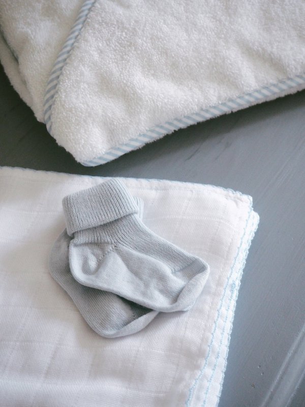 Muslin med hæklet piping - Lyseblå piping