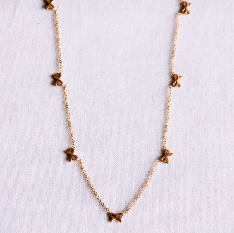 Delicate necklace with bows - gold